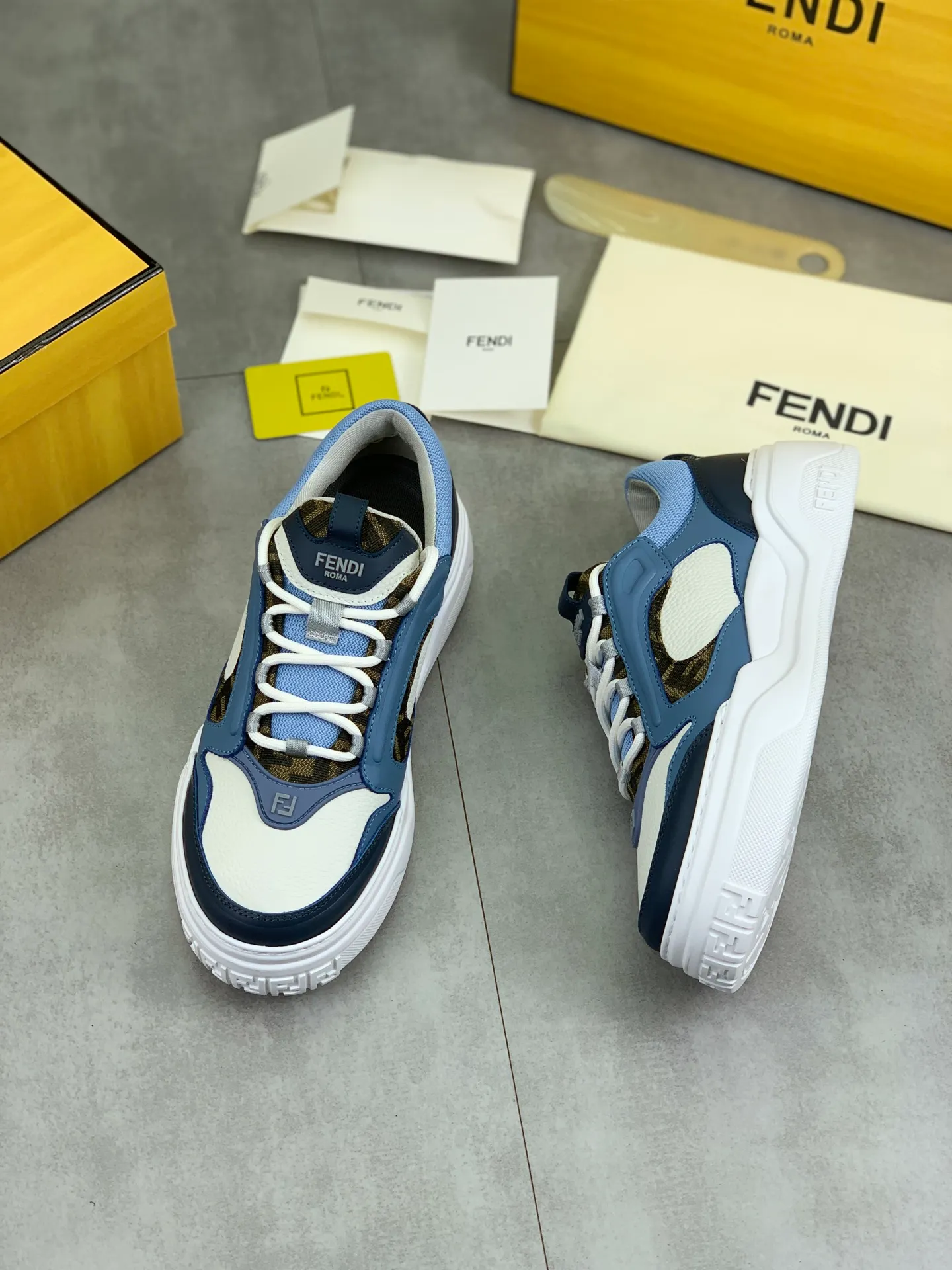 Men's men's shoes 💰P760 new style 💰💎💎💎 summer hot style [FENDI Fendi] top version 🆕New sneakers, wavy soles engraved with original words. Embossed Fendi Flow lettering on the heel. The upper is made of high-end calfskin and breathable materials. Original lining with tone-on-tone details decorated with innovative handcrafting techniques. Ultra-light and wear-resistant TPU and IP foam soles, overall lightweight and comfortable. Size:39-44 (38 45 can be customized)
